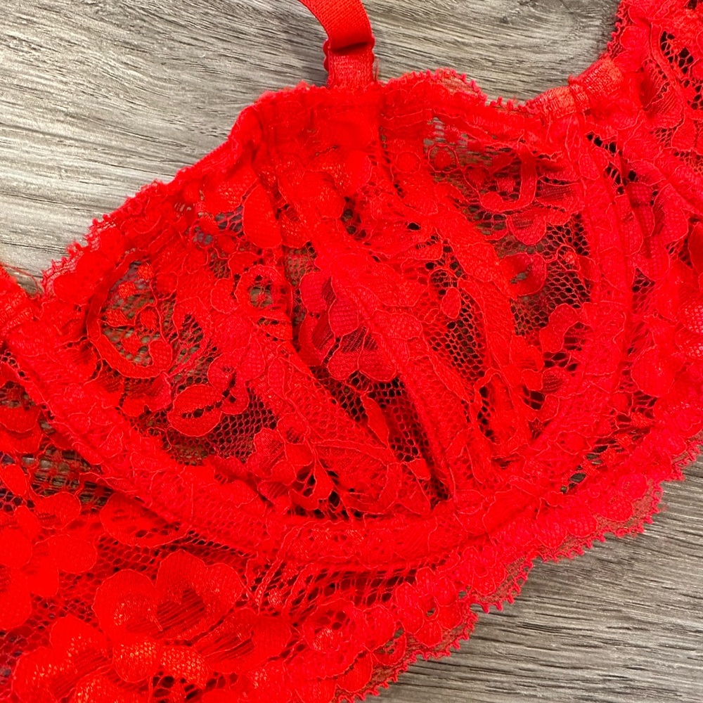 NEW| Red Lace Lingerie Set - Picture 3 of 6